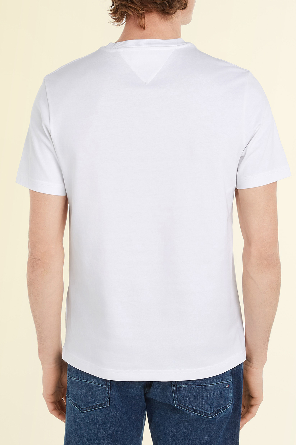 תמונת דוגמן אחורית של חולצת טי