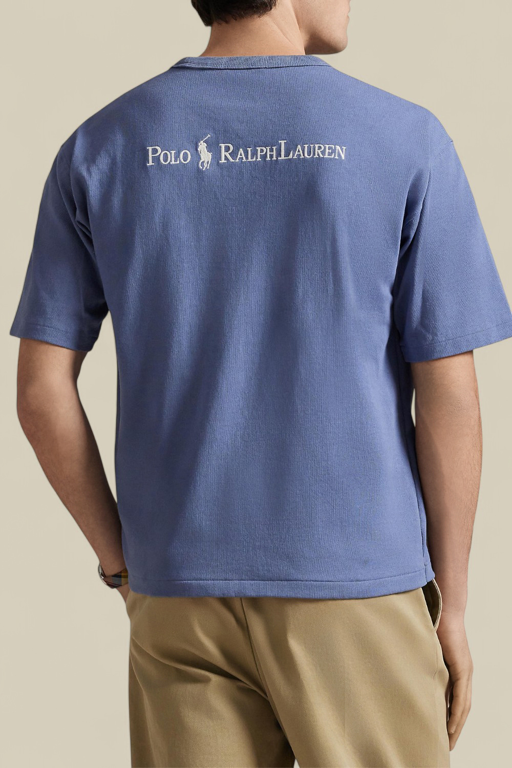 תמונת דוגמן אחורית של חולצת טי