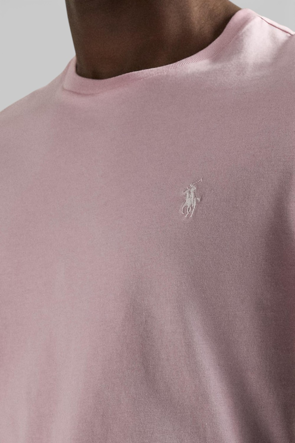 תמונת תקריב דוגמן של חולצת טי