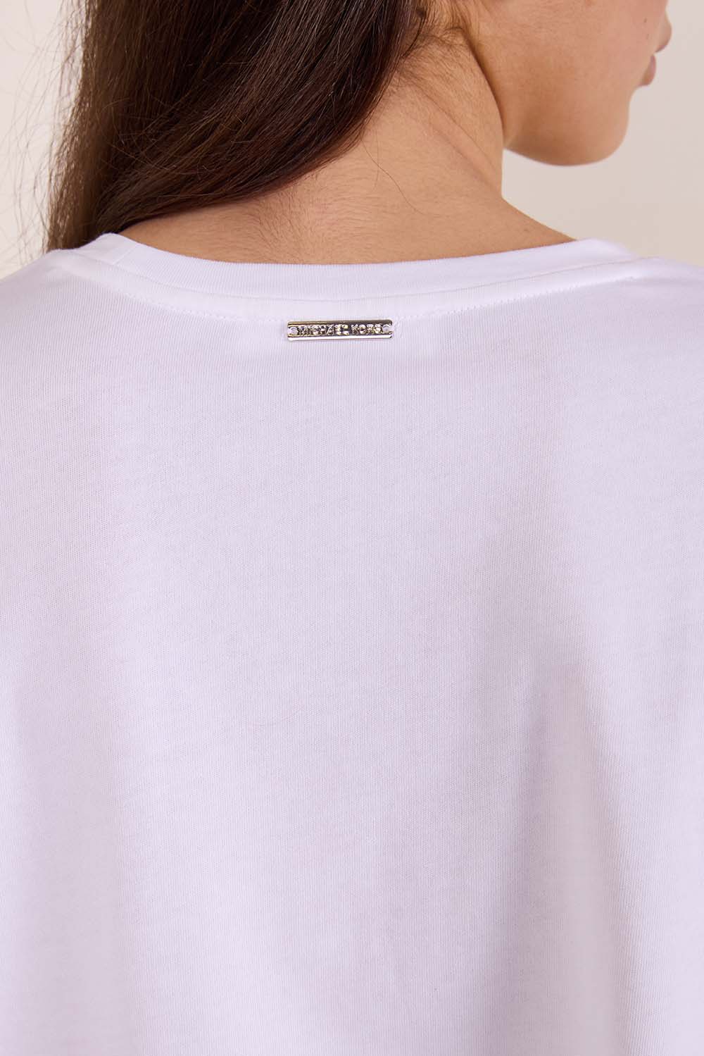 תמונת תקריב דוגמן של חולצת טי