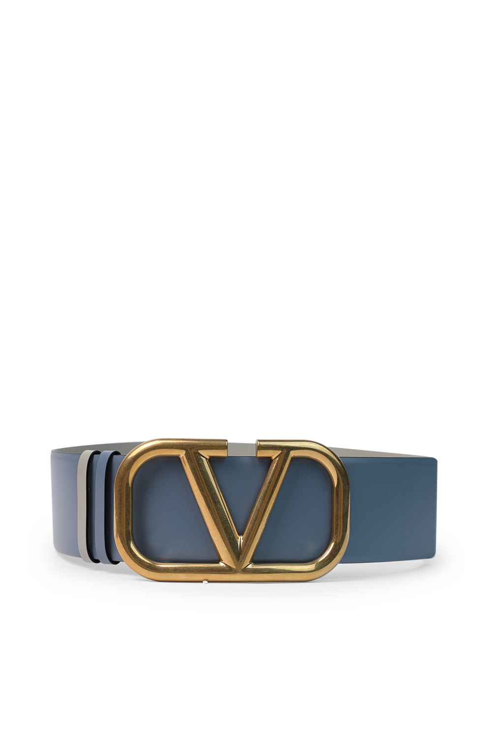 תמונה קידמית של חגורת עור בגוון תכלת עם אבזם לוגומאני