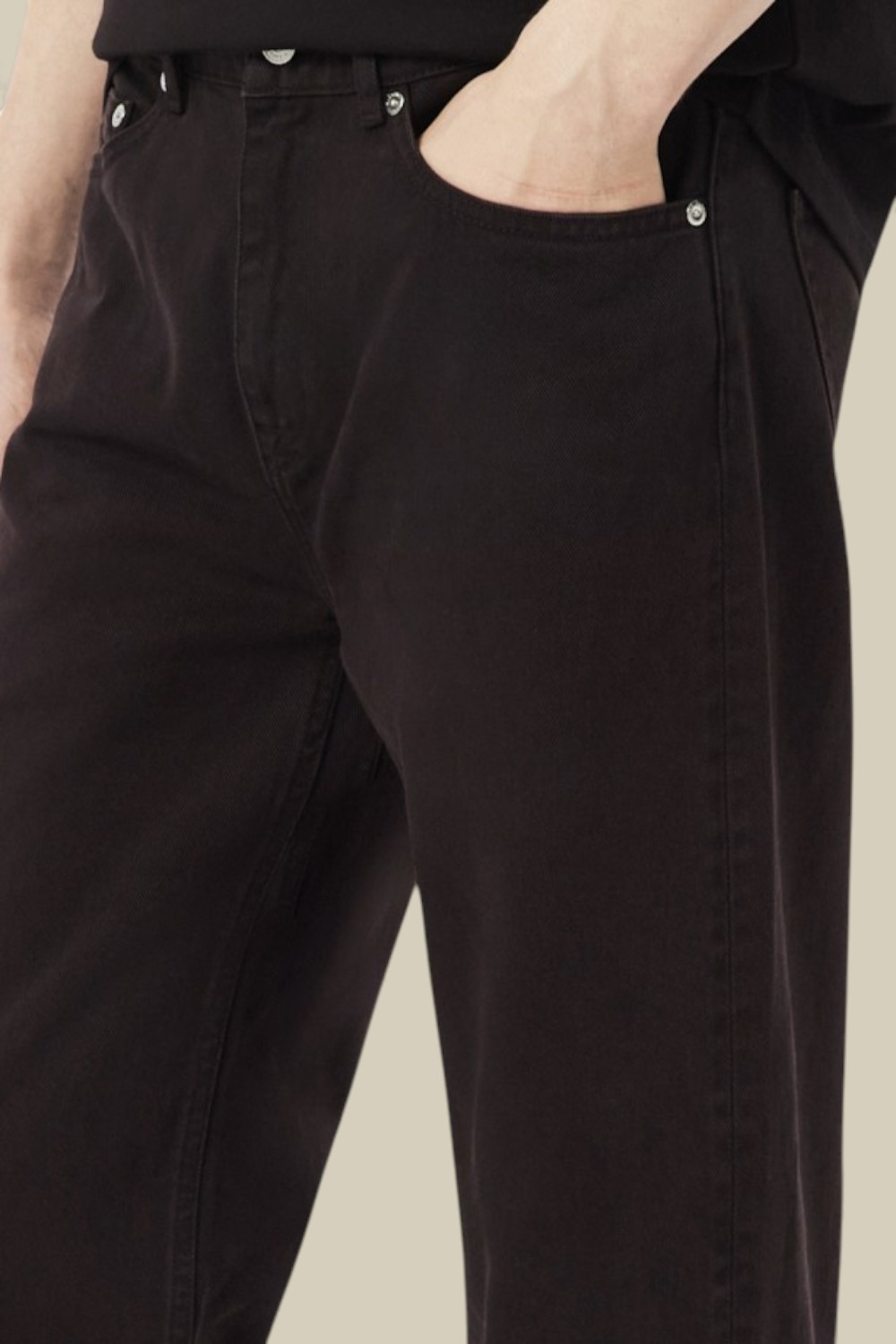 תמונת תקריב דוגמן של מכנסי ג'ינס בגזרה ישרה PRE LINE