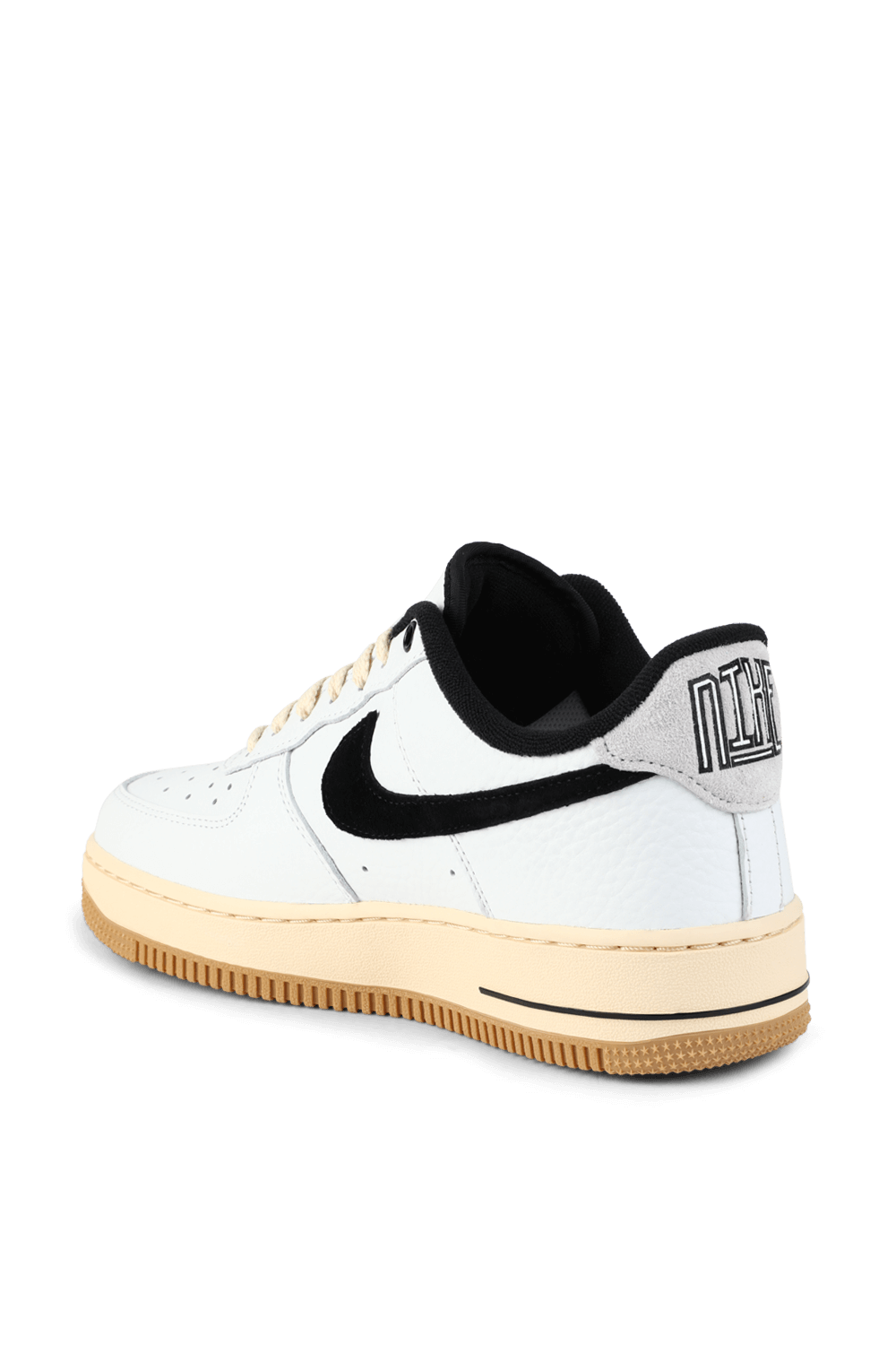 תמונה אחורית של נעלי סניקרס איר פורס