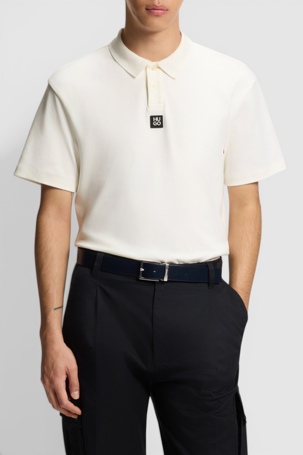 תמונת דוגמן קידמית של חולצת פולו