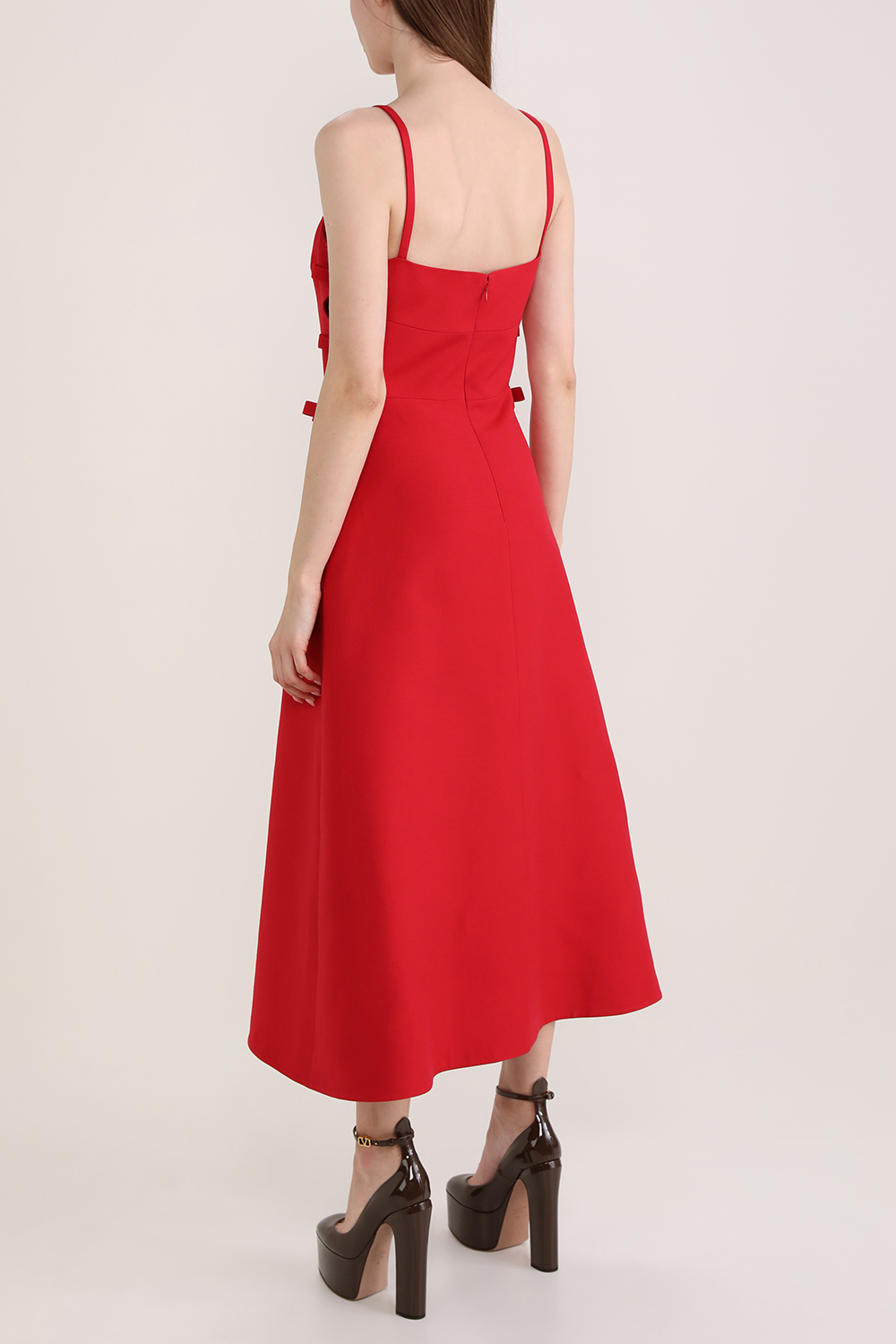 תמונת דוגמן אחורית של שמלת מידי עם קשירה