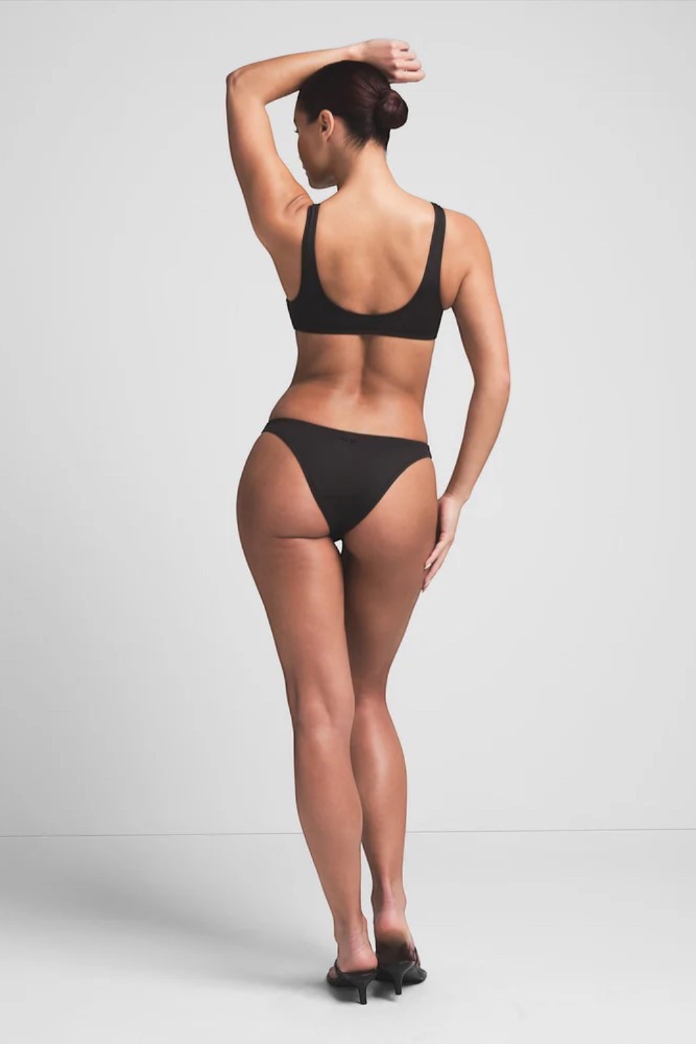 תמונת דוגמן אחורית של PLUNGE BIKINI TOP