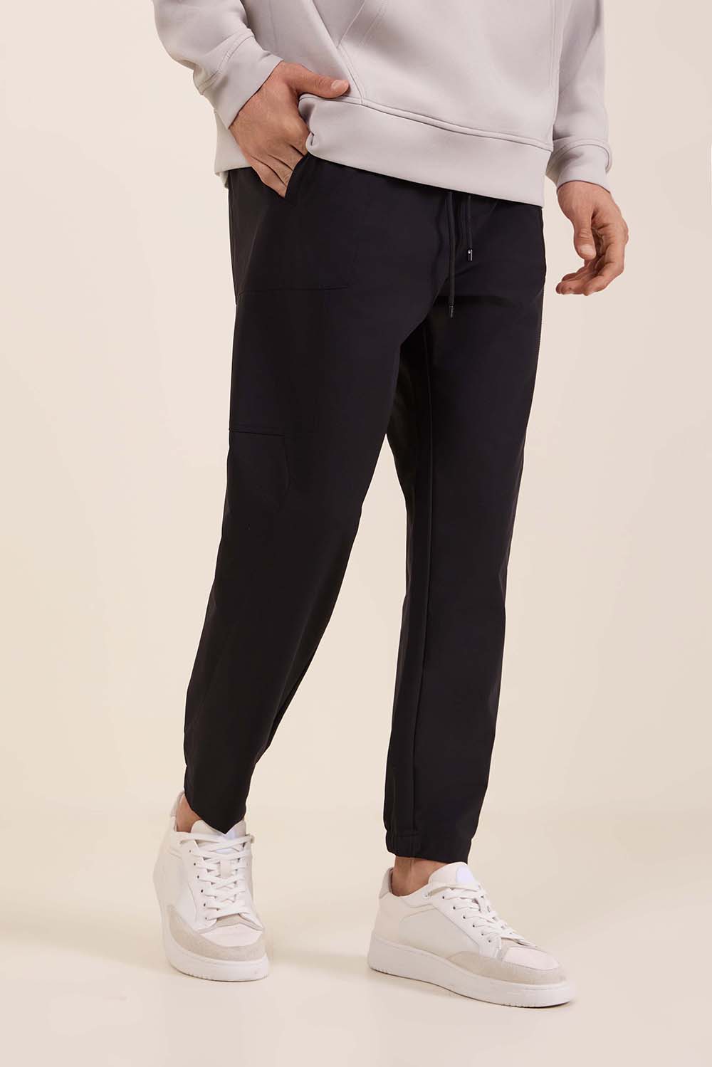 תמונת דוגמן קידמית של מכנסי טרנינג