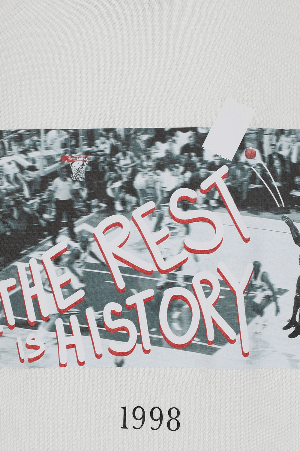 תמונת תקריב של Basketball 98' Hooded Sweatshirt in White