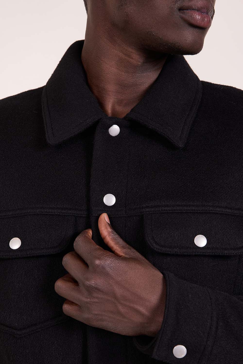 תמונת תקריב דוגמן של ז'קט צמר