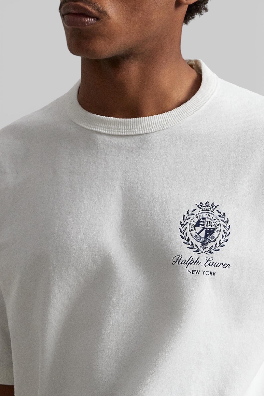 תמונת תקריב דוגמן של חולצת טי