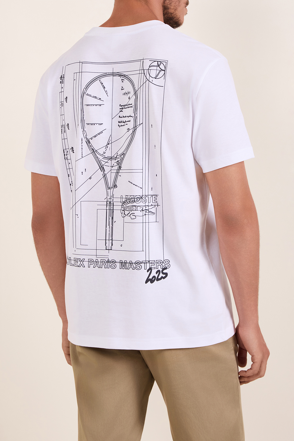 תמונת דוגמן אחורית של חולצת טי עם הדפס בגב