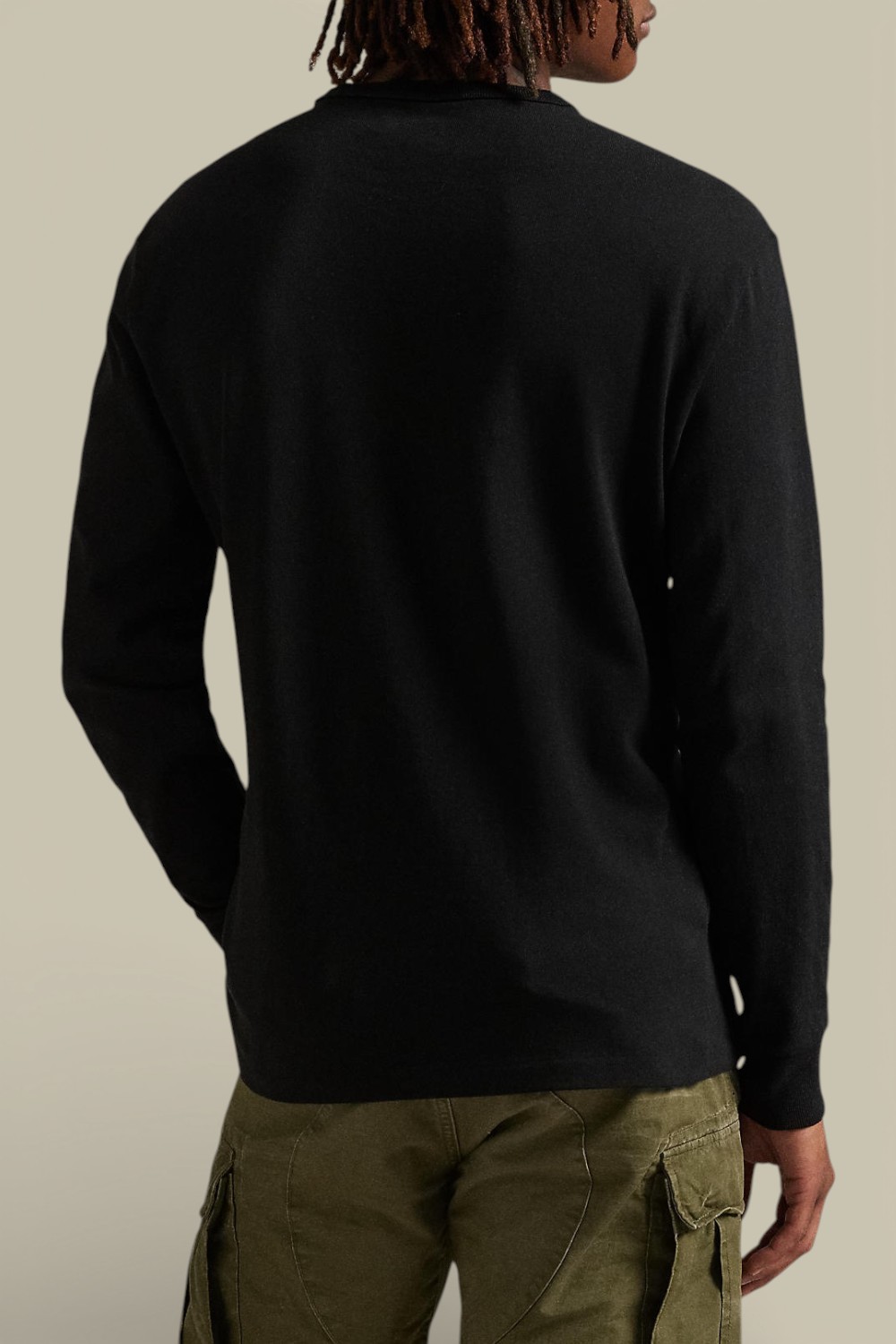 תמונת דוגמן אחורית של סווטשירט כותנה