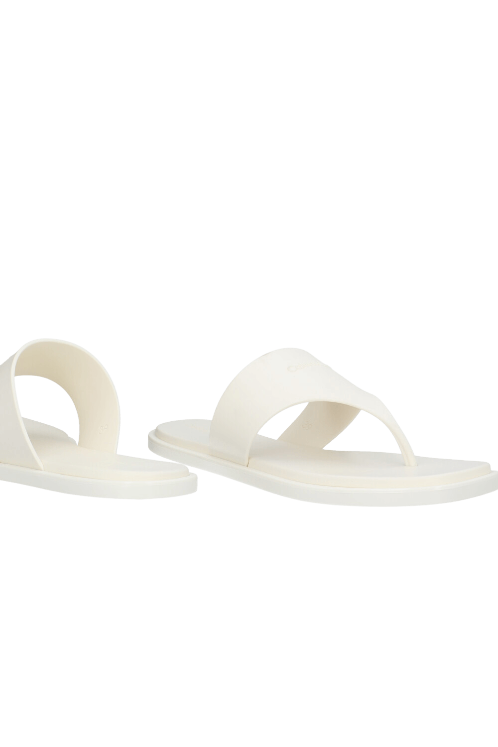 תמונת תקריב של סנדלי אצבע