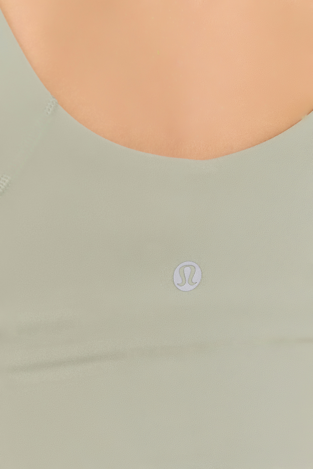 תמונת תקריב דוגמן של Flexyflex strappy yoga bra a-c