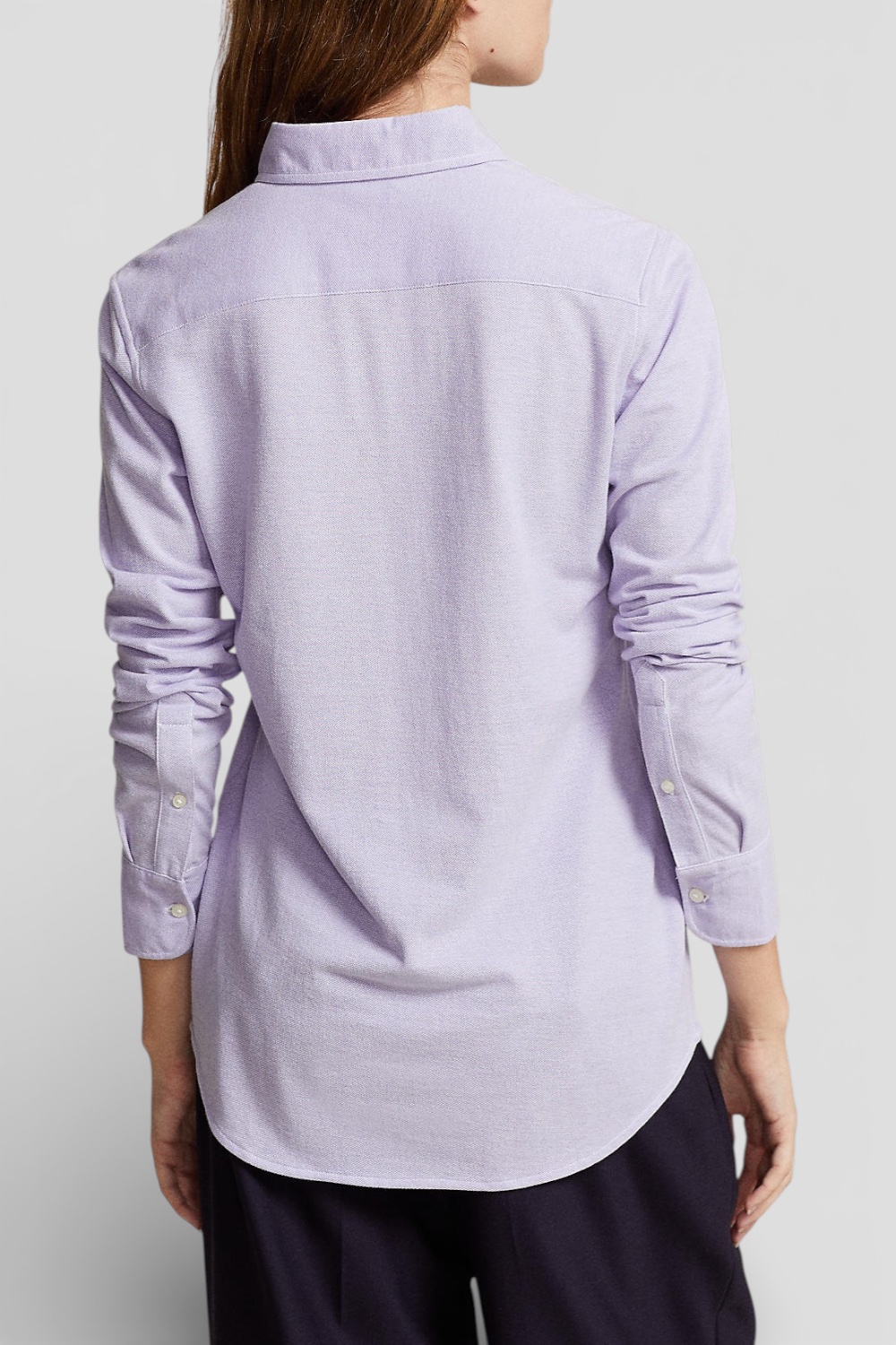 תמונת דוגמן אחורית של חולצה מכופתרת