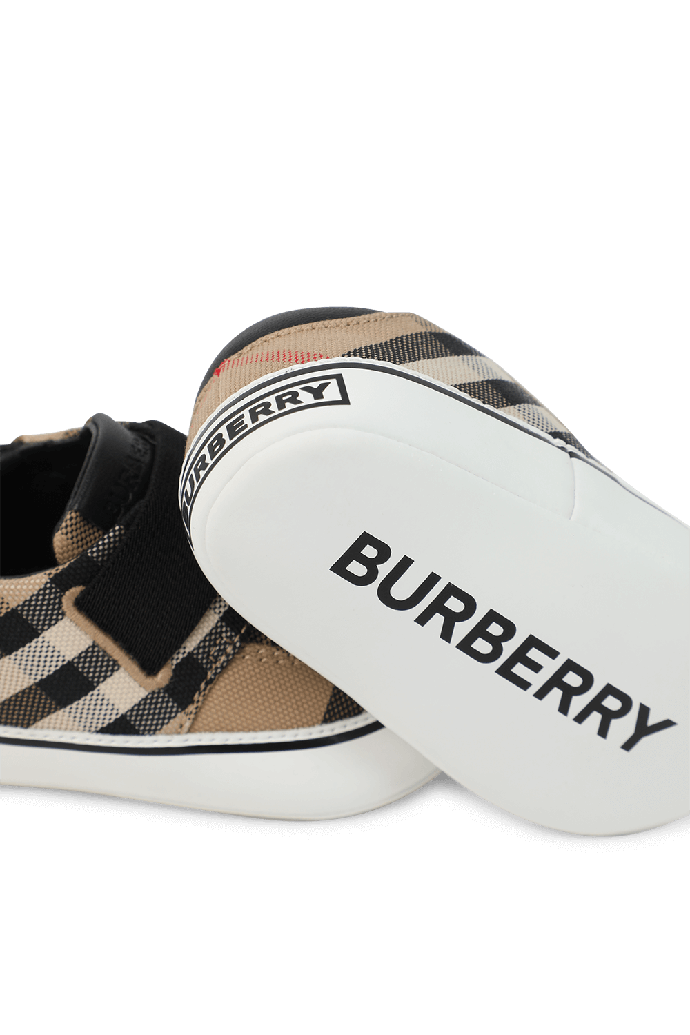 תמונת תקריב של נעלי משבצות לתינוקות - מידות 15-19