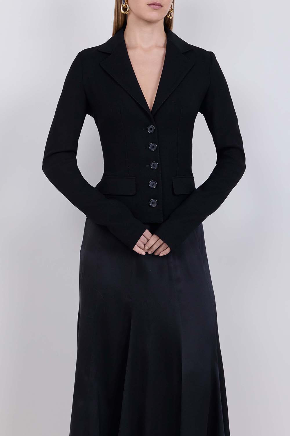 תמונת דוגמן קידמית של ז&rsquo;קט בגזרה צמודה