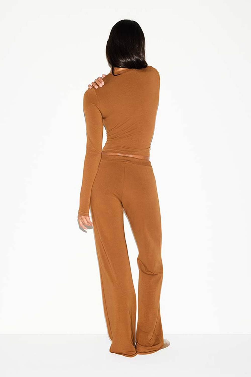 תמונת דוגמן אחורית של LONG SLEEVE T-SHIRT