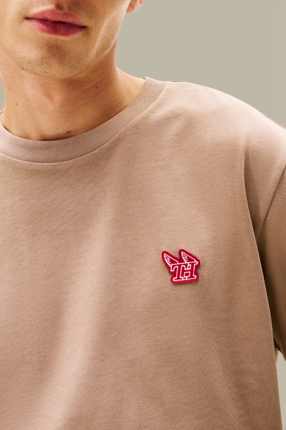 תמונת תקריב דוגמן של חולצת טי