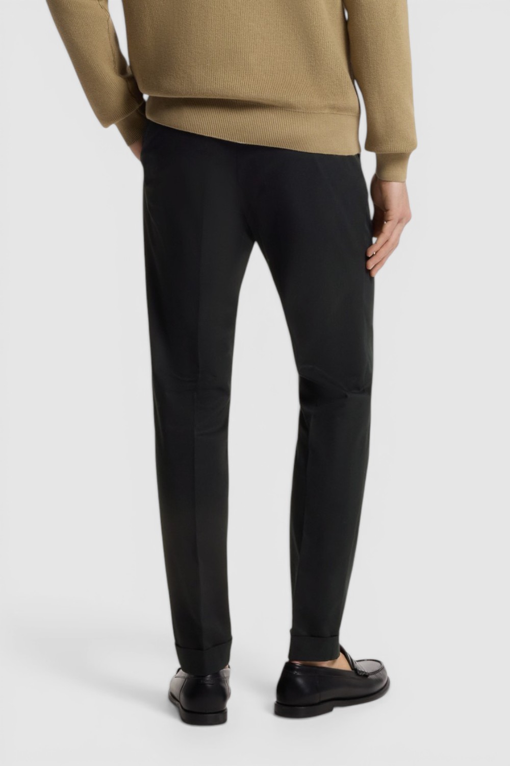 תמונת דוגמן אחורית של מכנסיים ארוכים