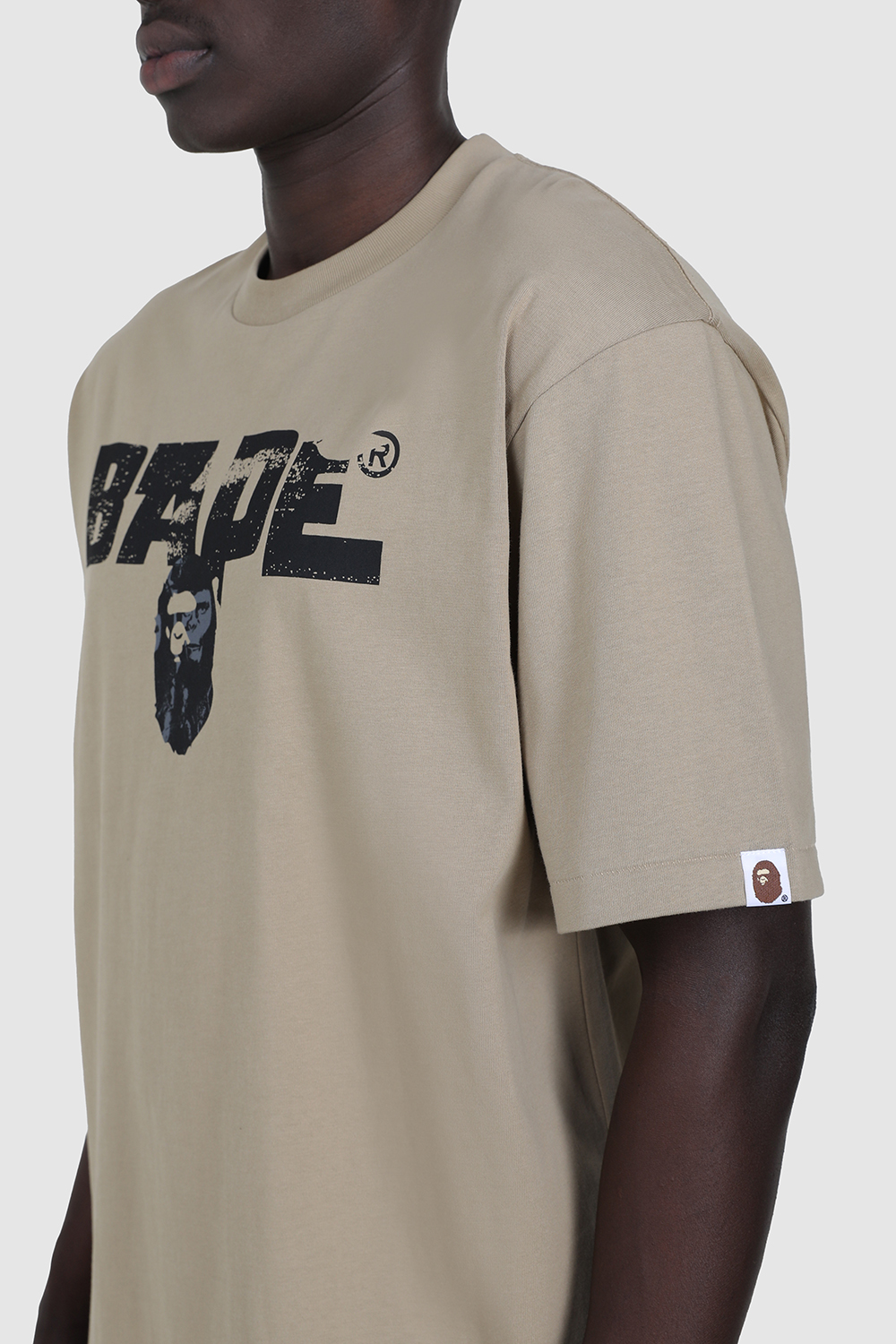 תמונת תקריב דוגמן של חולצת טי