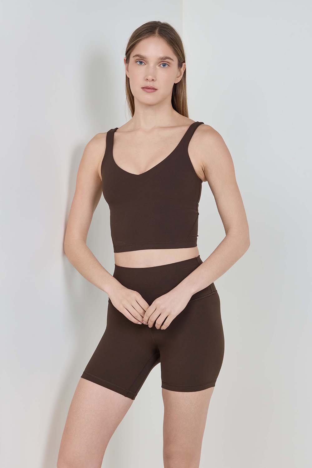 תמונת דוגמן קידמית של lululemon Align&trade; Tank Top Light Support A/B Cup