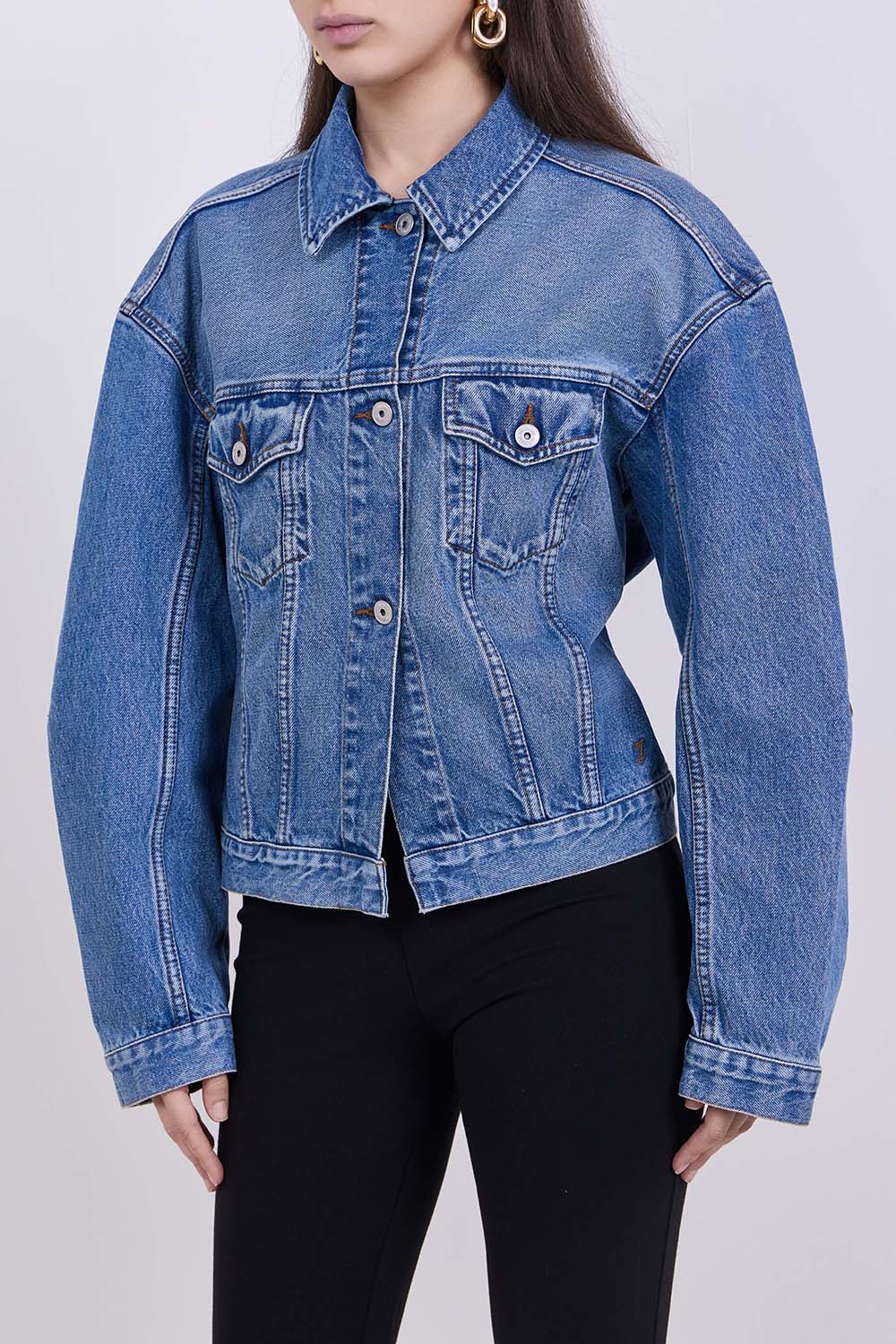 תמונת דוגמן קידמית של ז'קט ג'ינס