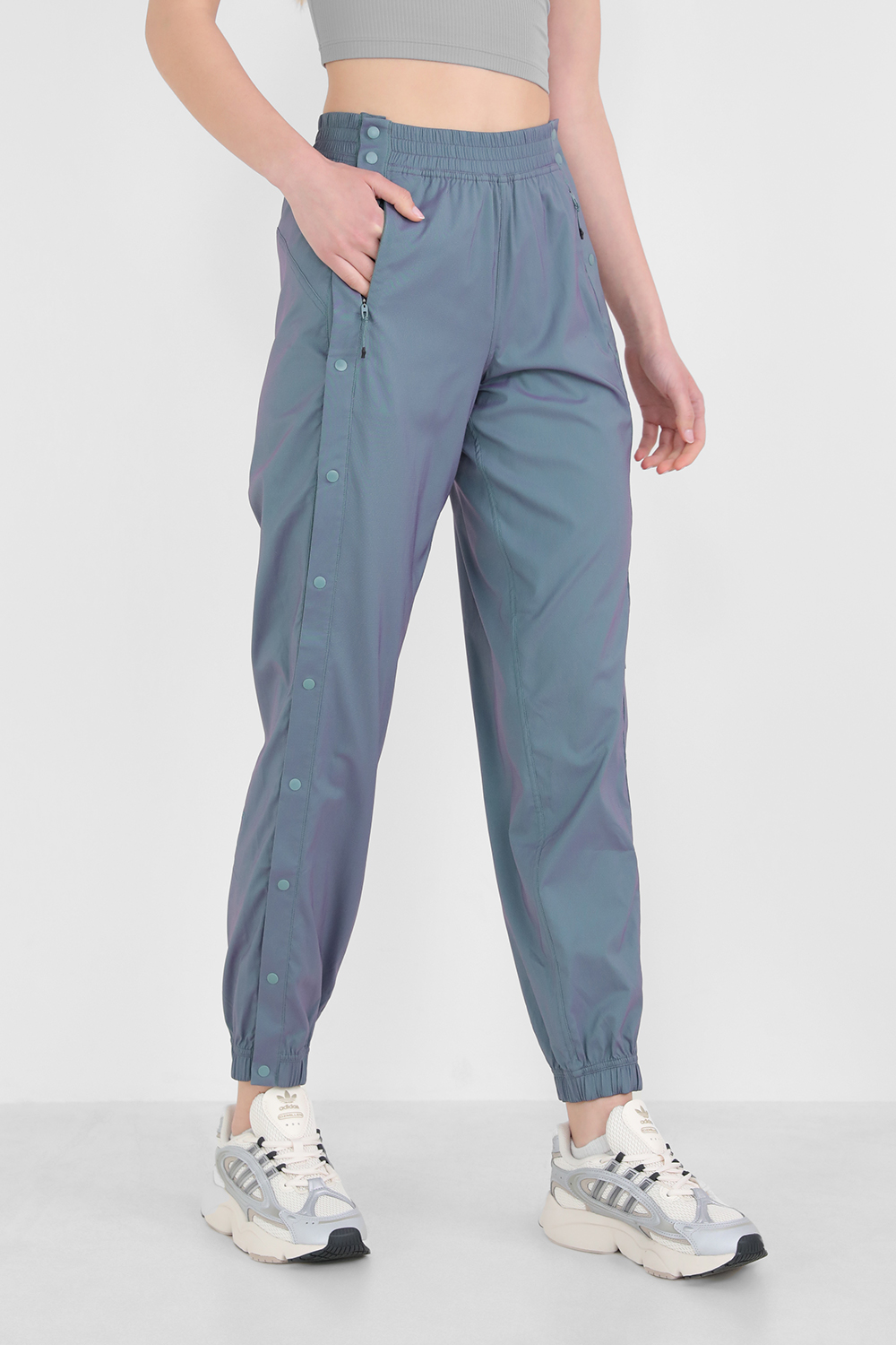 תמונת דוגמן קידמית של Tear-Away Mid-Rise Track Pant