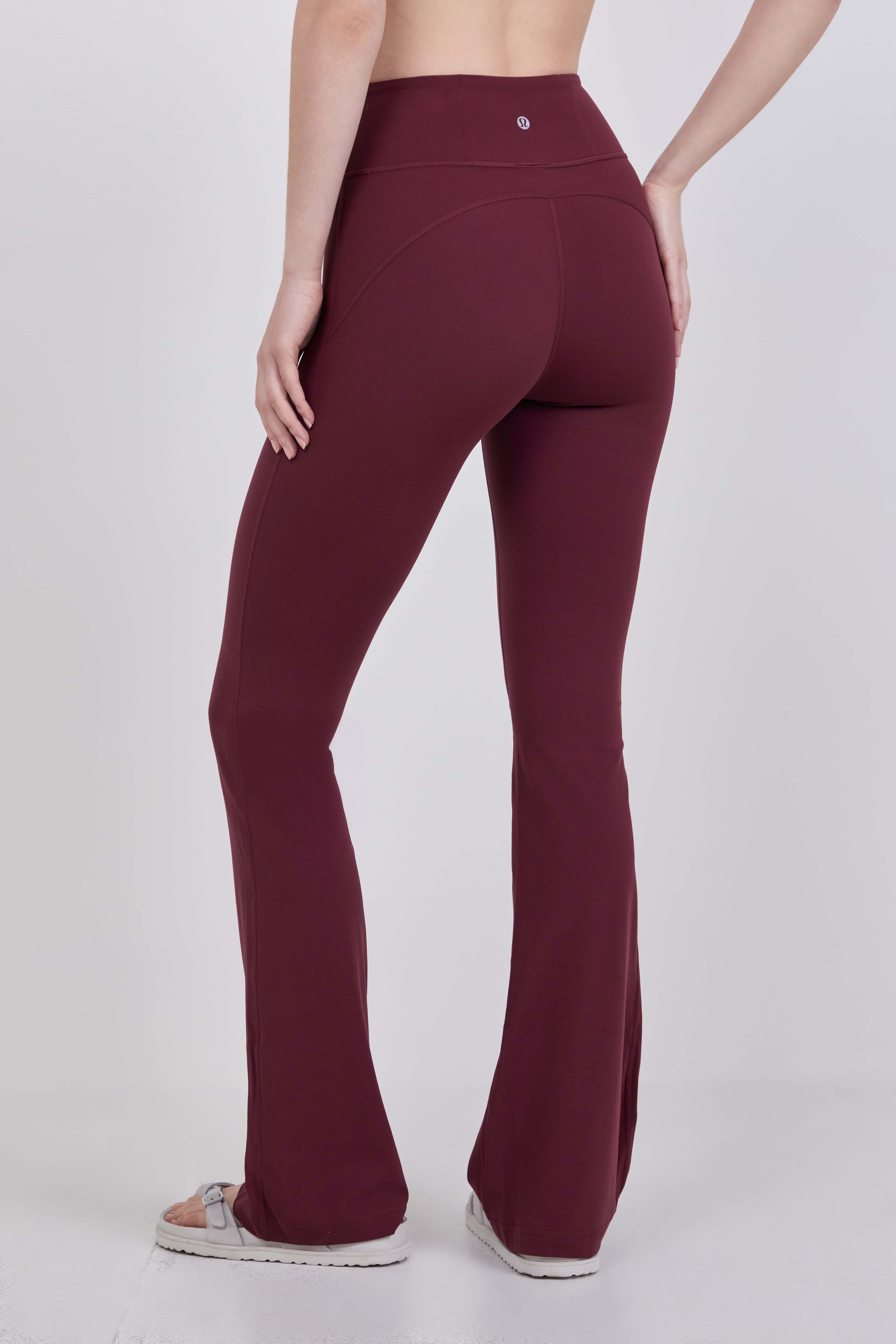 תמונת דוגמן אחורית של Groove Nulu High-Rise Flared Pant