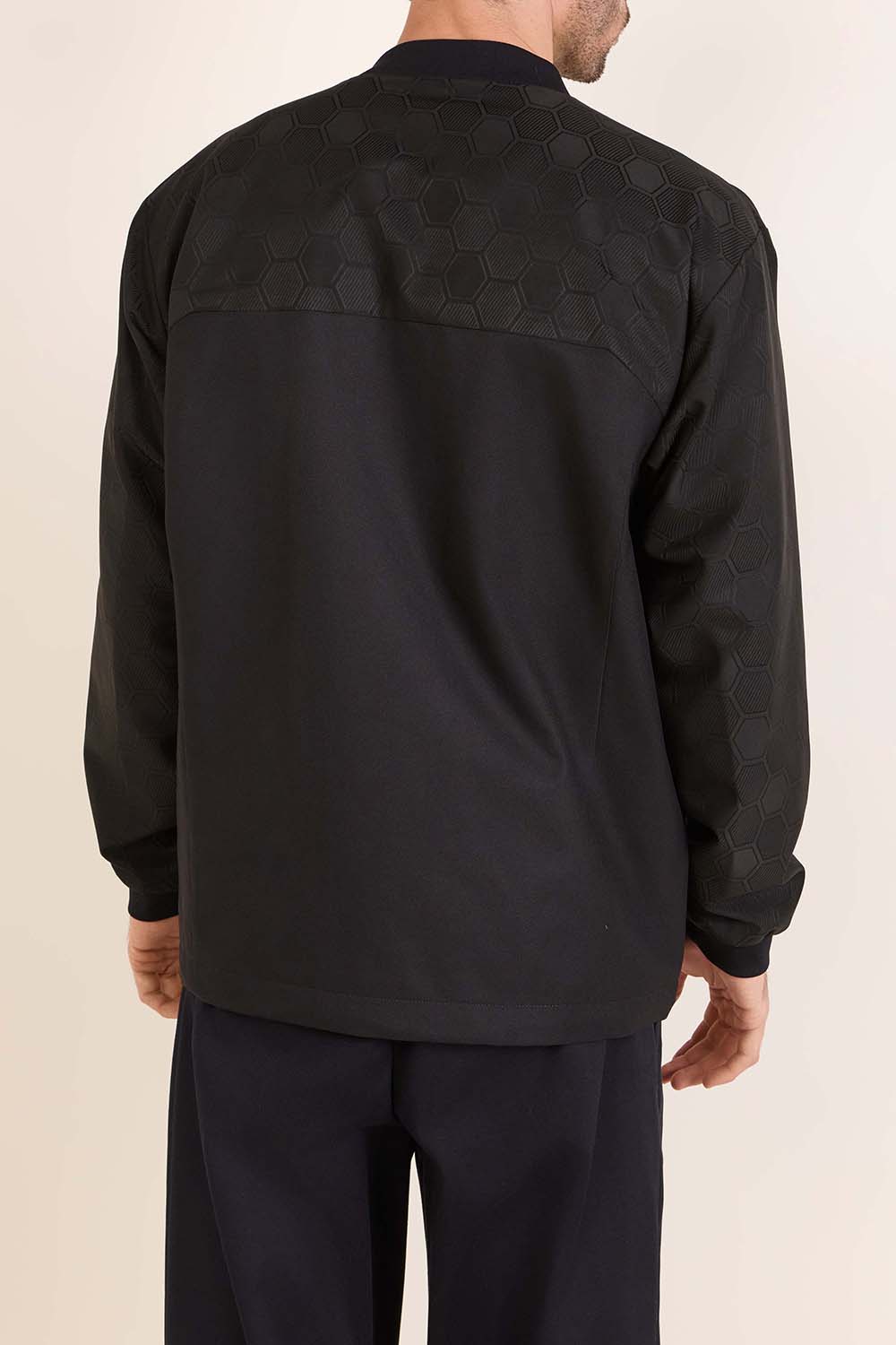 תמונת דוגמן אחורית של ז'קט רוח קל