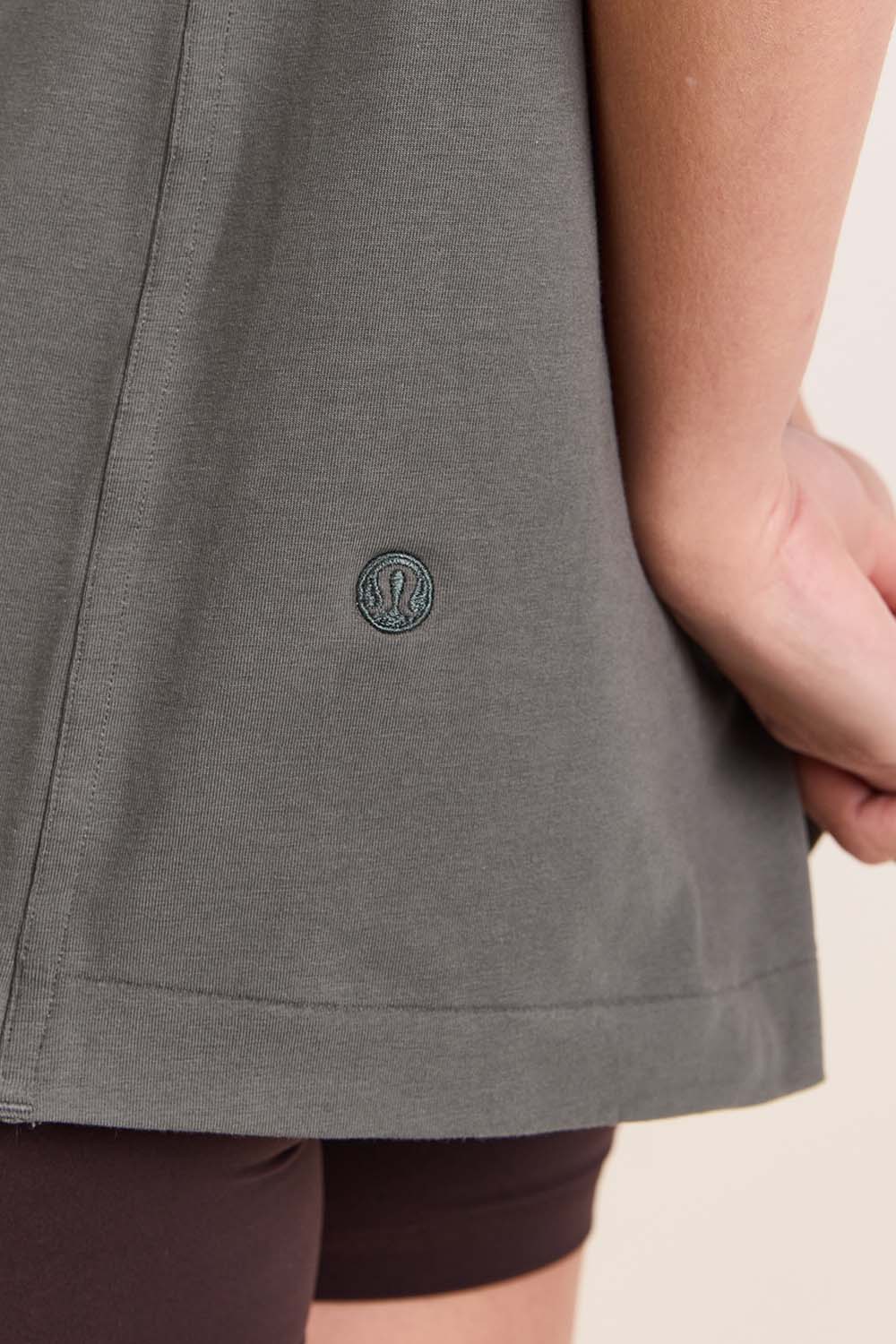 תמונת תקריב דוגמן של All Yours Organic Cotton T-Shirt