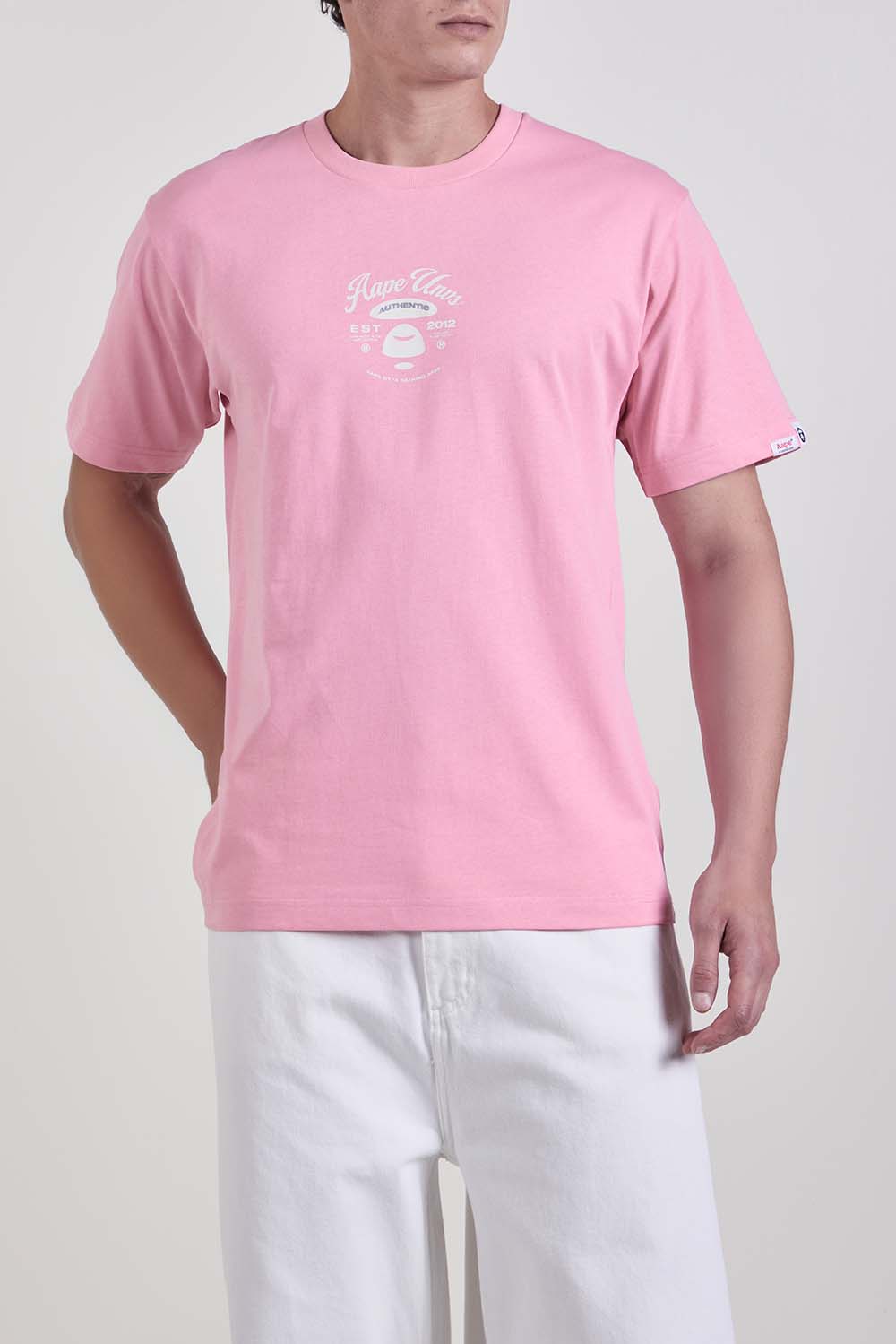 תמונת דוגמן קידמית של חולצת טי בגזרה ישרה