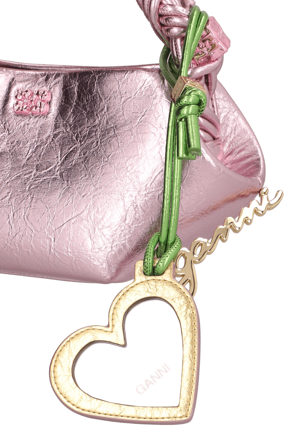 תמונת תקריב של מחזיק מפתחות מראה