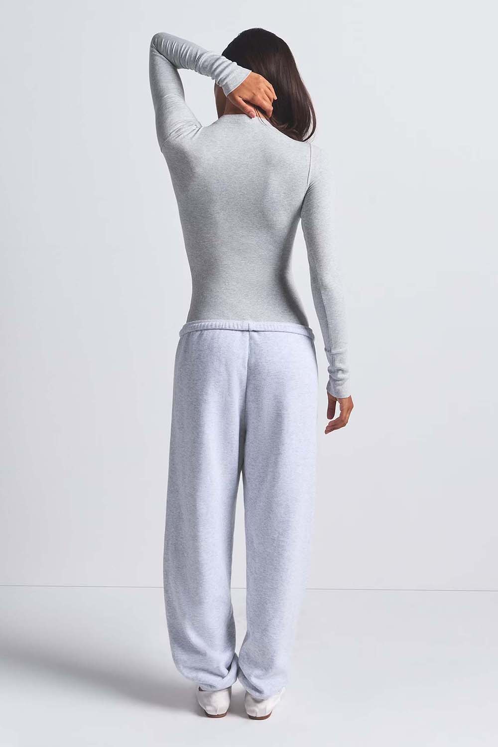 תמונת דוגמן אחורית של CLASSIC JOGGER