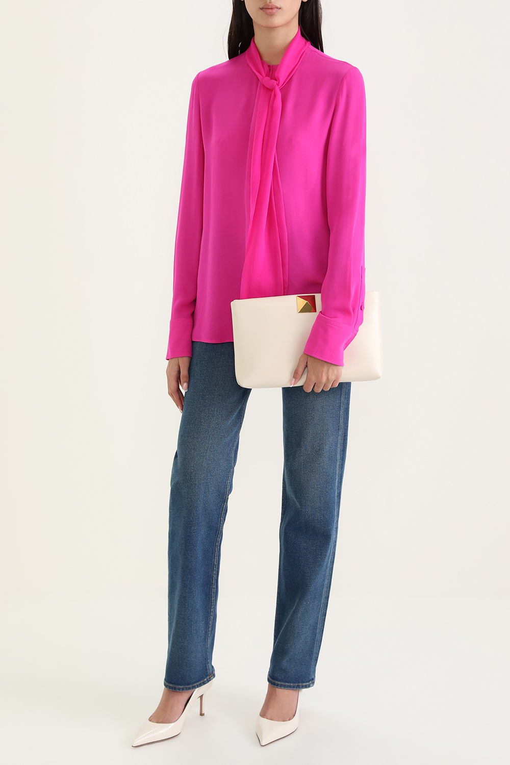 תמונת דוגמן קידמית של נעלי עקב טנ-גו מעור מבריק