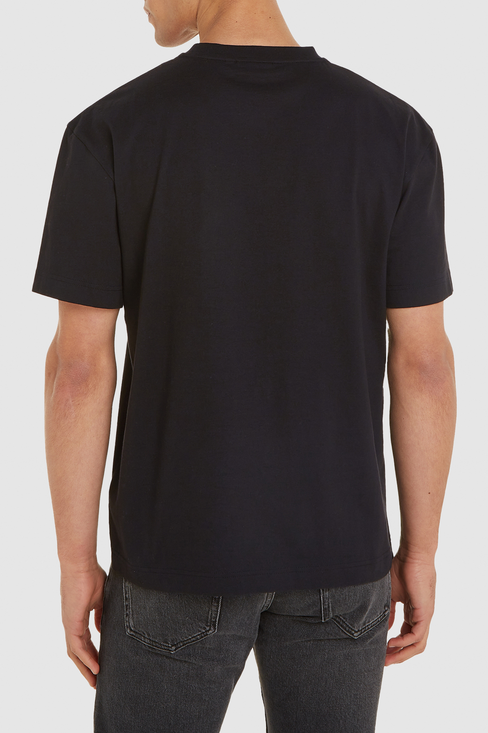 תמונת דוגמן אחורית של חולצת טי