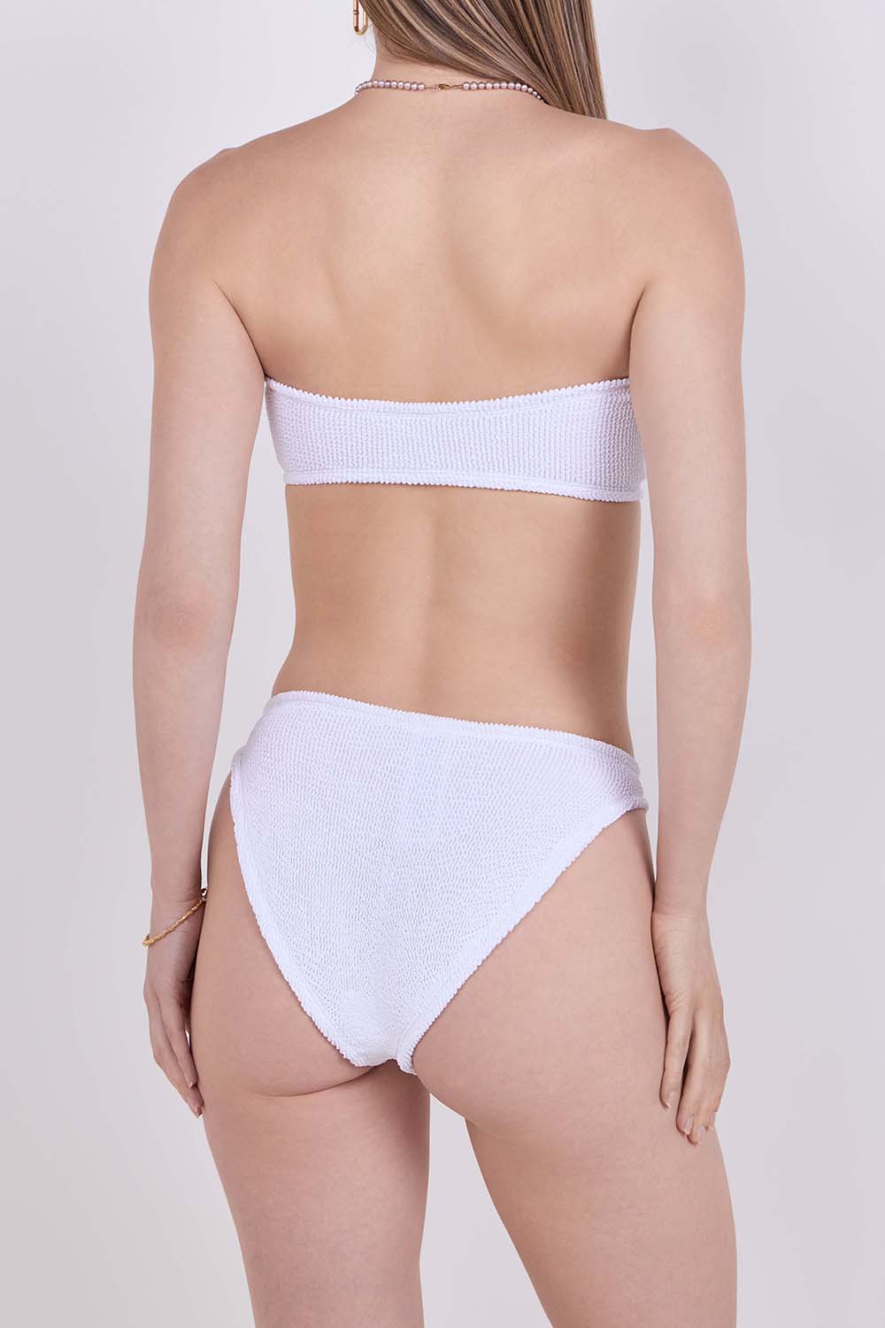 תמונת דוגמן אחורית של תחתון ביקיני