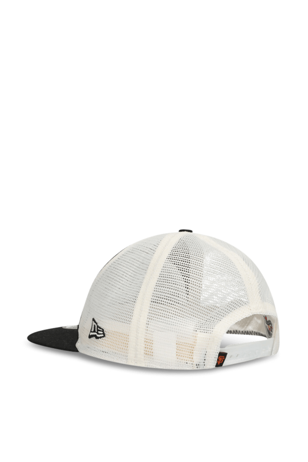 תמונה אחורית של כובע בייסבול