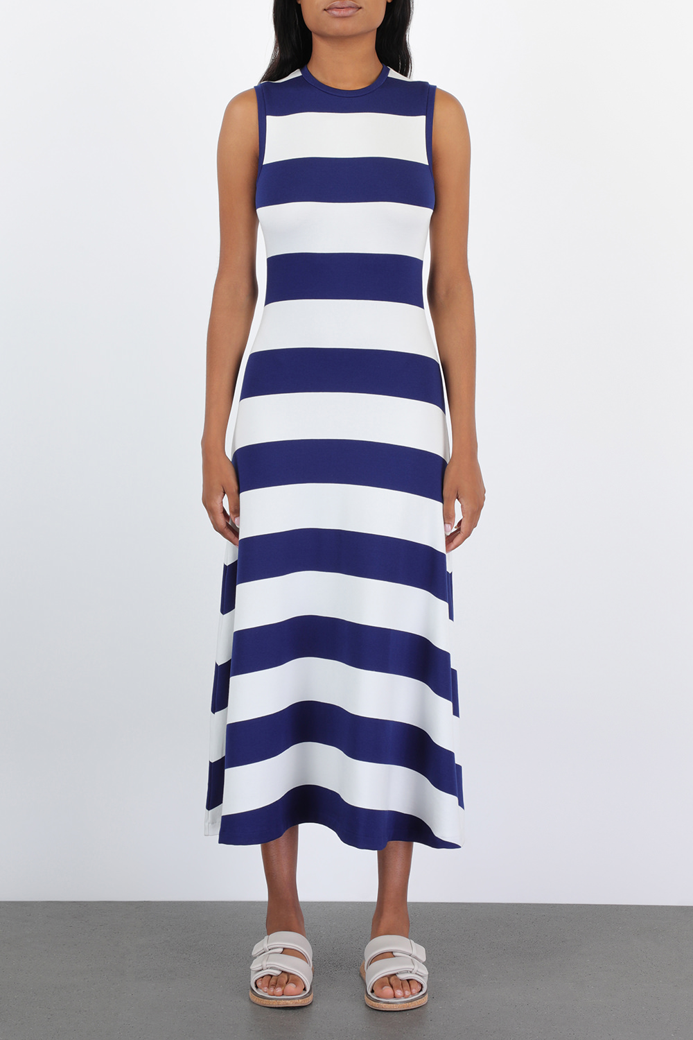 תמונת דוגמן קידמית של Midi Dress With Stripes in Blue and White
