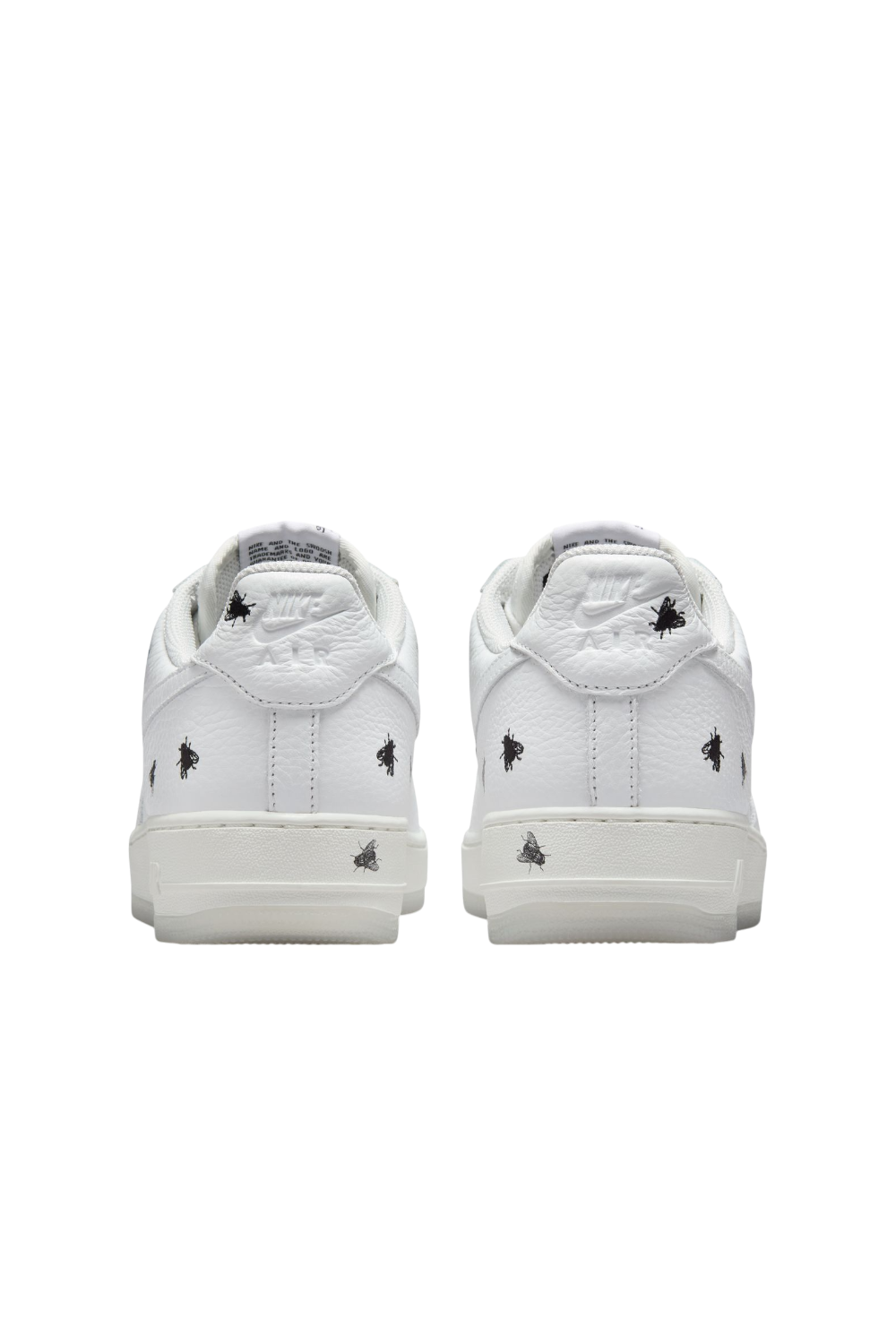 תמונת תקריב של נעלי סניקרס אייר פורס 1 רטרו