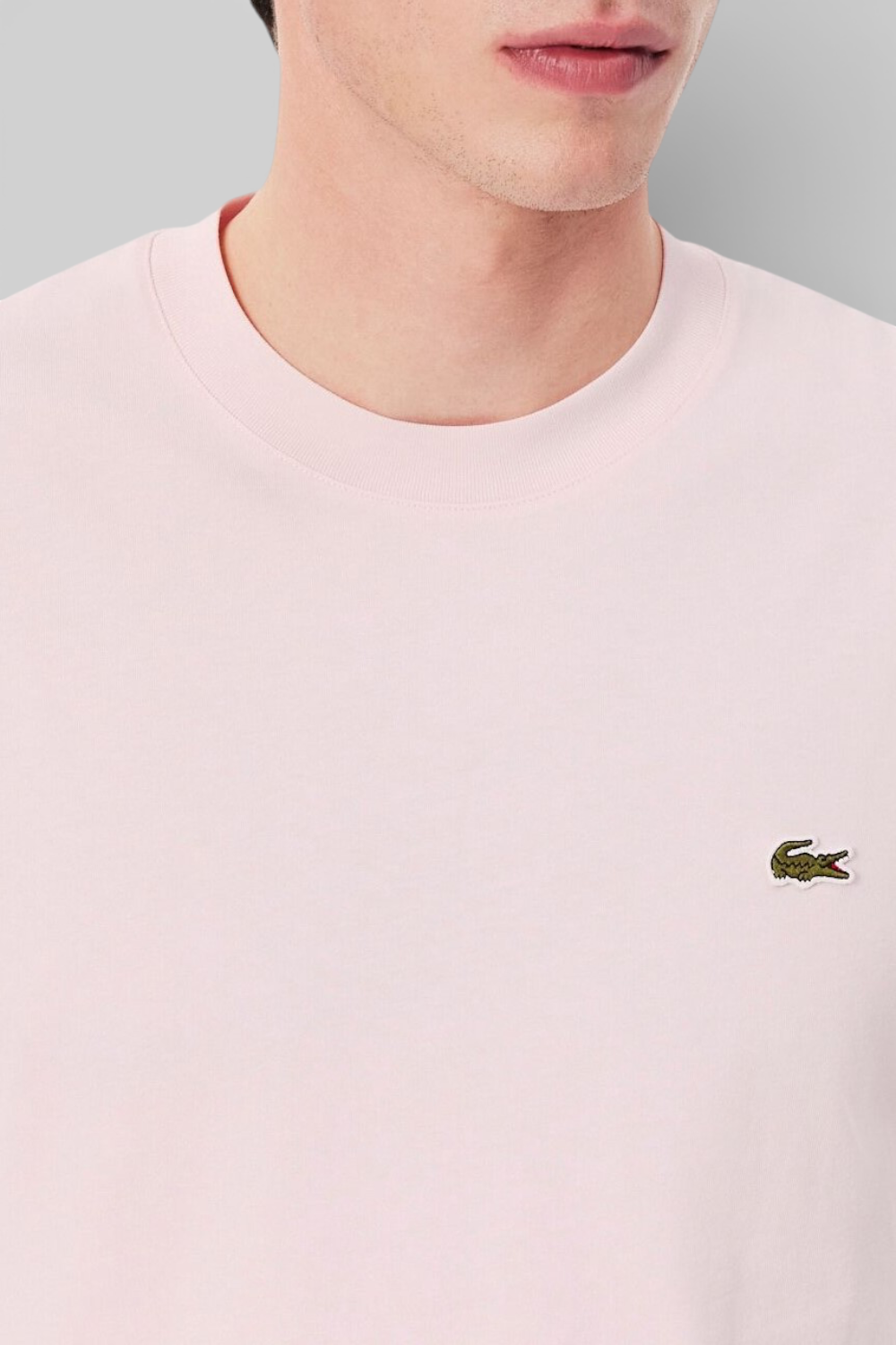 תמונת תקריב דוגמן של חולצת טי