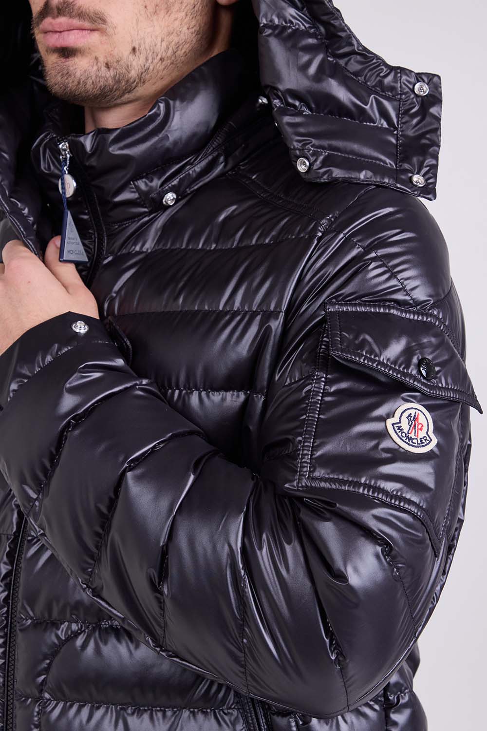 תמונת תקריב דוגמן של מעיל פוך