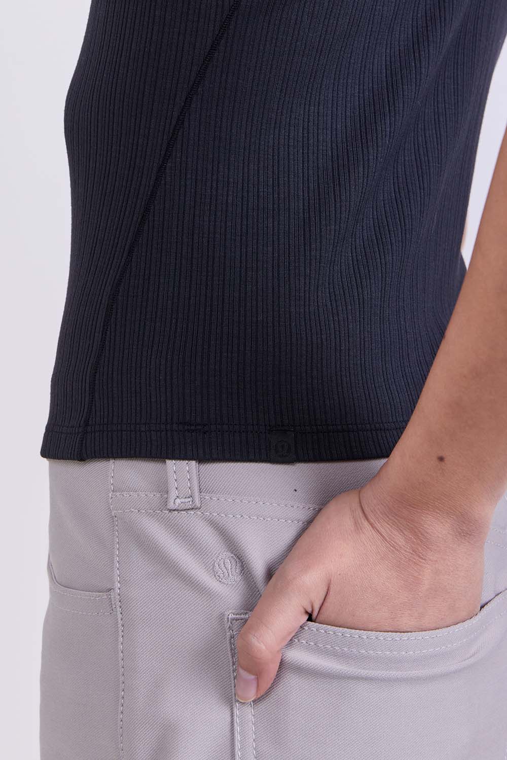 תמונת תקריב דוגמן של Hold Tight Micro-Rib Racerback Tank Top