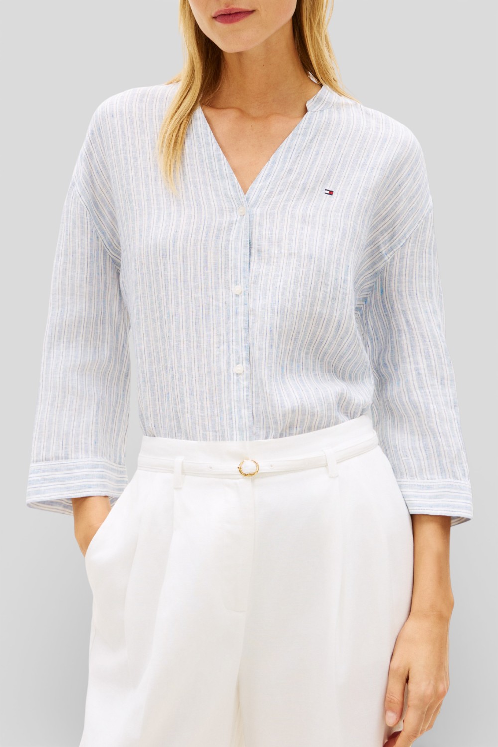 תמונת דוגמן קידמית של חולצה מכופתרת פסים