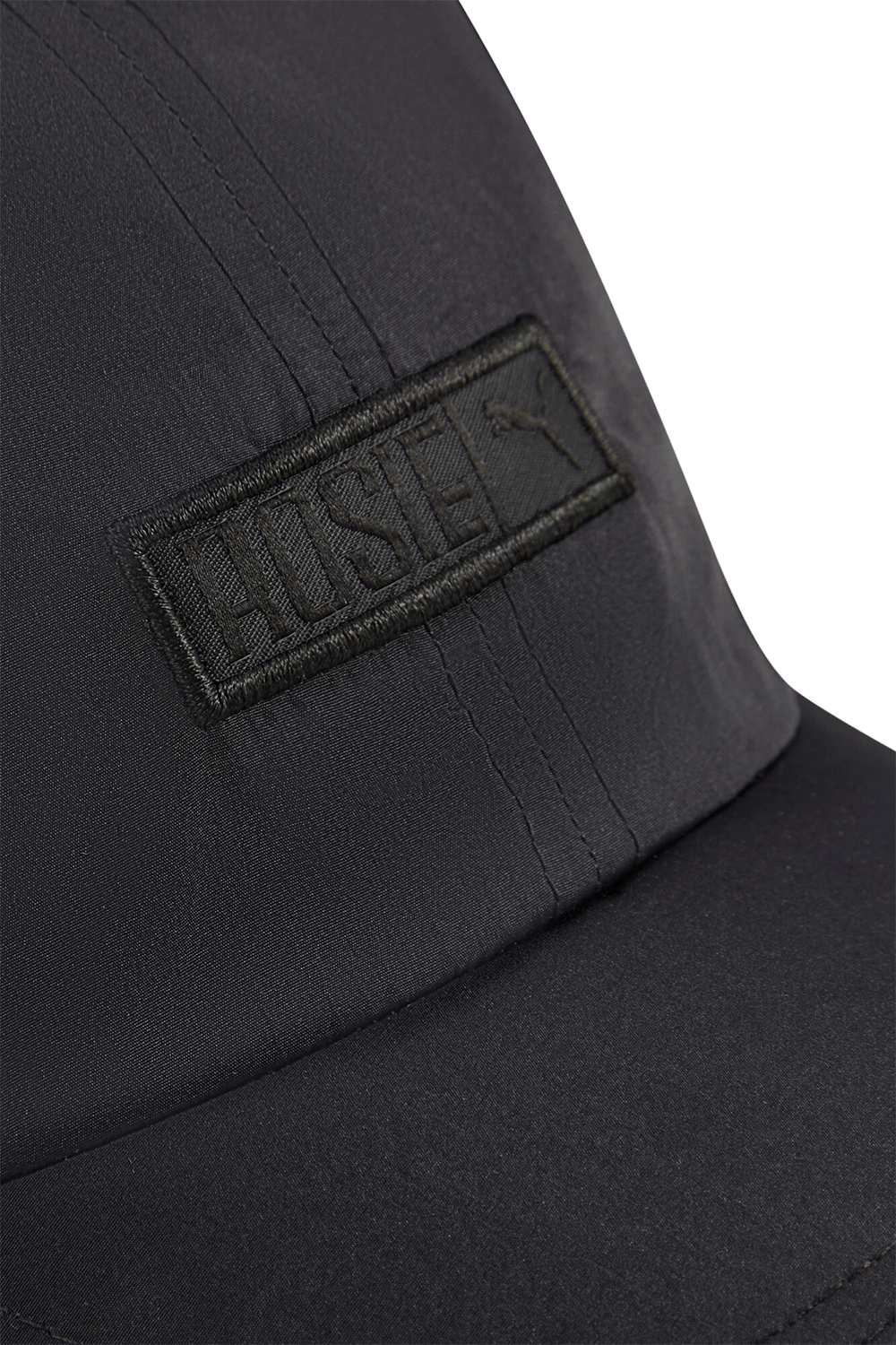 תמונת תקריב של כובע מצחייה פומה X רוזה