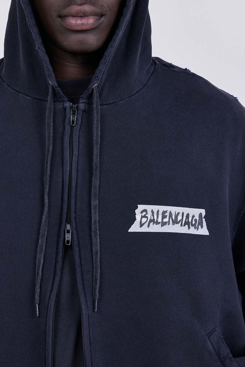 תמונת תקריב דוגמן של קפוצ'ון אוברסייז