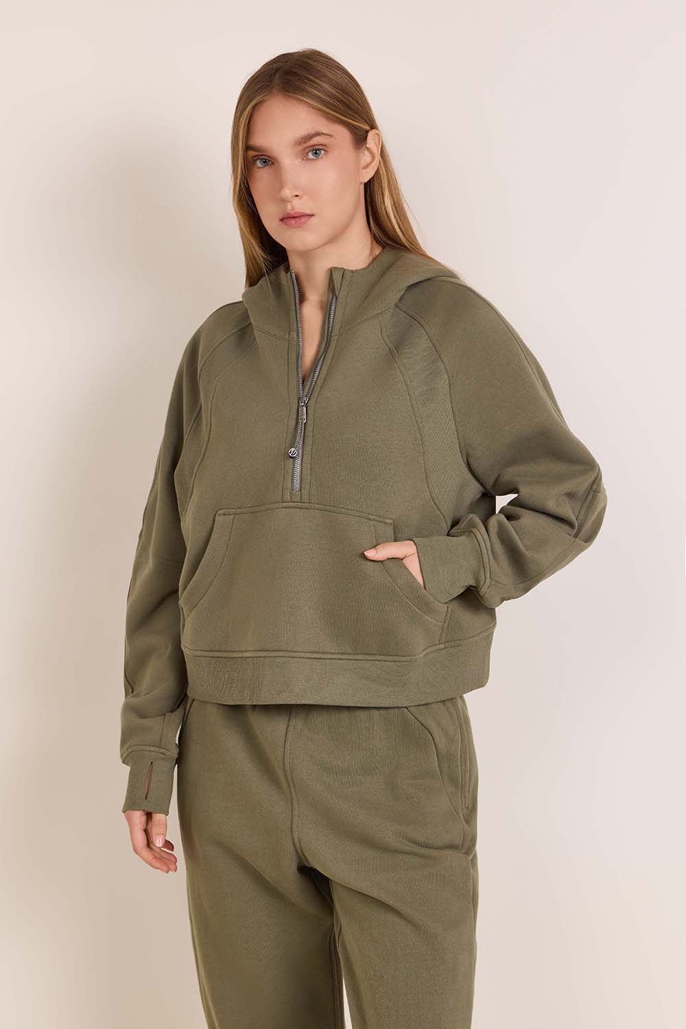 תמונת דוגמן קידמית של Scuba Oversized Half-Zip Hoodie