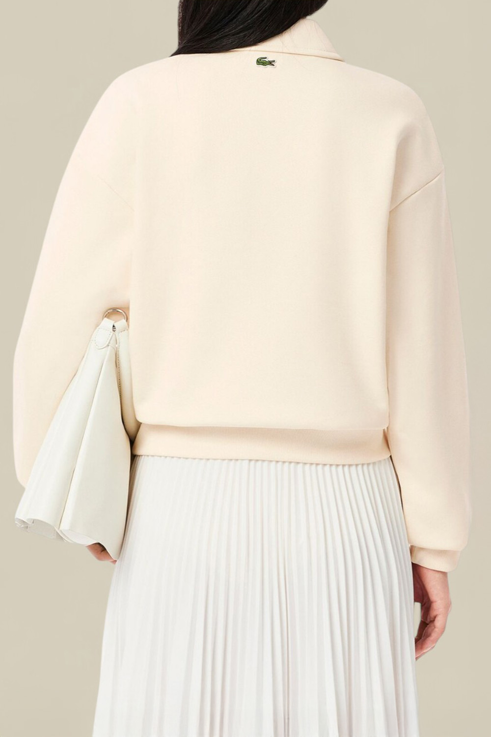 תמונת דוגמן אחורית של סווטשירט פולו