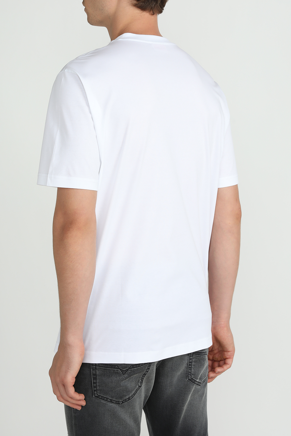 תמונת דוגמן אחורית של חולצת טי