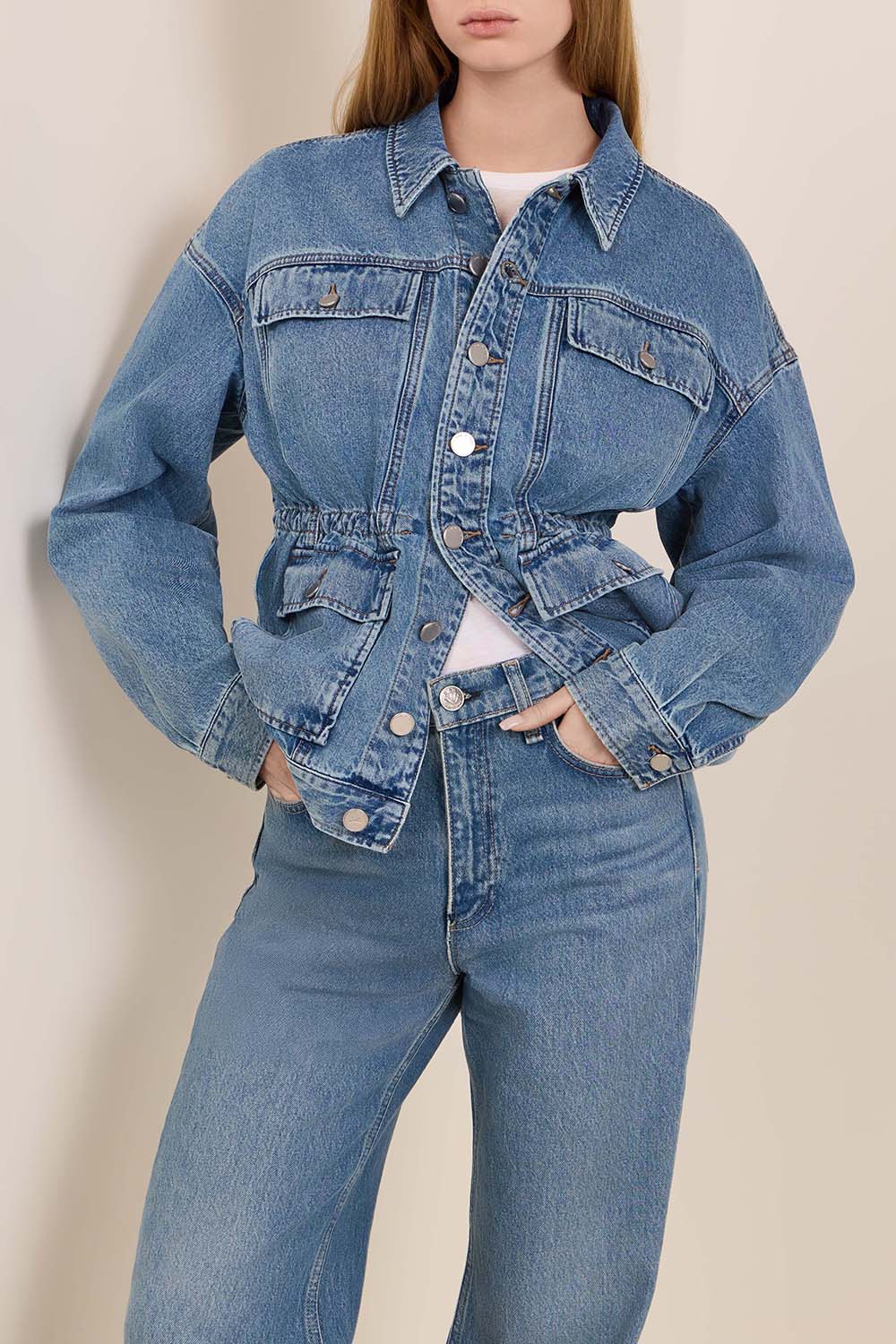 תמונת דוגמן קידמית של ז'קט ג'ינס